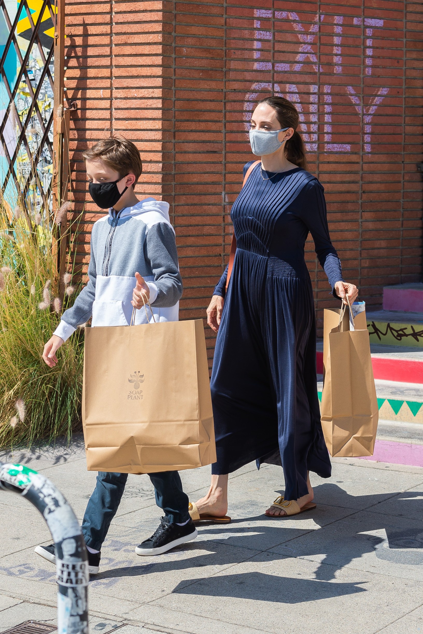 EXCLUSIVE: Angelina Jolie and her son Knox go to Wacko and Blue Rooster art supplies.
11 Jul 2020,Image: 542098218, License: Rights-managed, Restrictions: World Rights, Model Release: no, Credit line: Mr. E /P &P/ MEGA / The Mega Agency / Profimedia